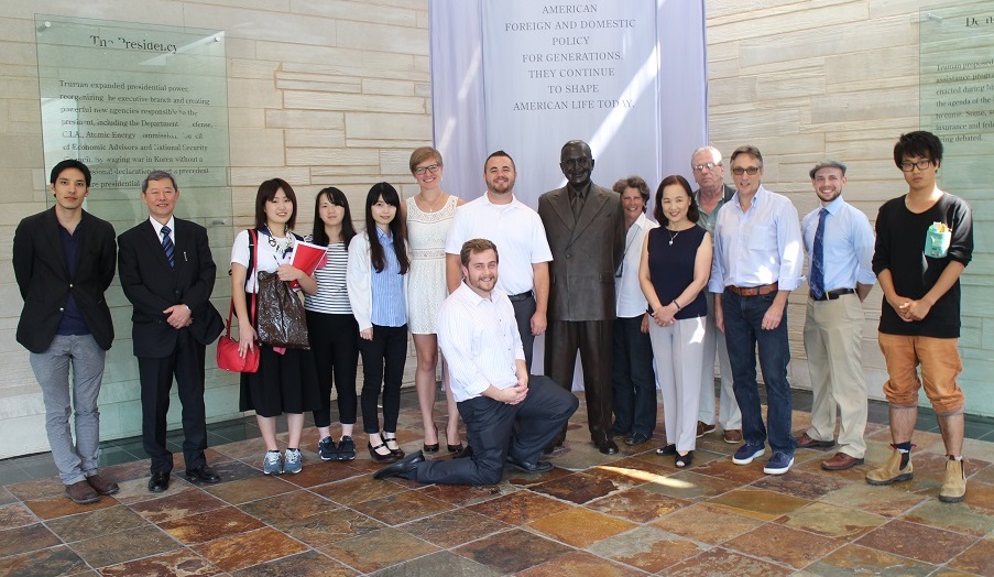 Members of the study tour at the Truman Library. Photo courtesy of Kinue Tokudome.